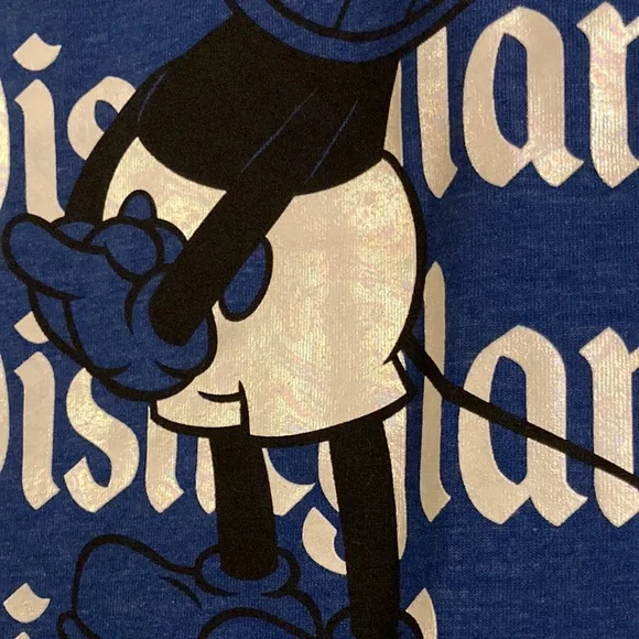 🤎🤎 Disneyland Women’s Scoop Neck Blue T-shirt w/ Pearl Graphic (size S) NWT - Picture 3 of 6